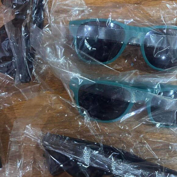 BUNDLE Lot of Sunglasses Set of 5 Women's Black Green Packaged Kid's Sunglasses - Picture 2 of 3